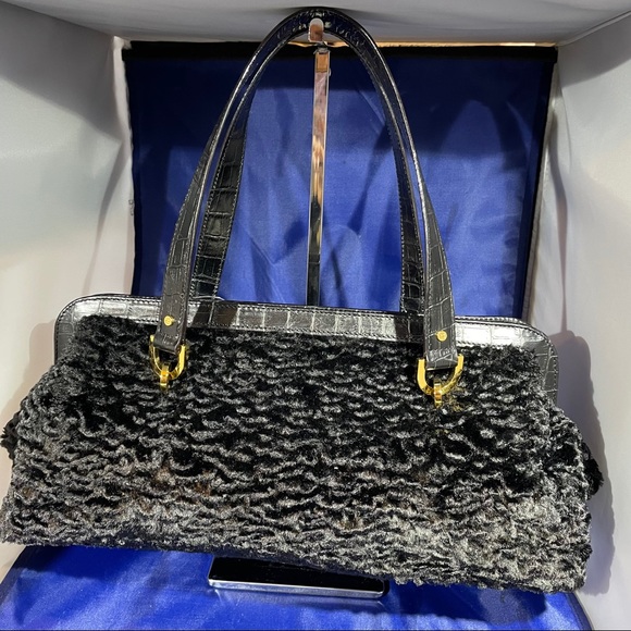 Kate Spade Jet Black Bag w/ Gold Hardware Faux - Picture 2 of 4